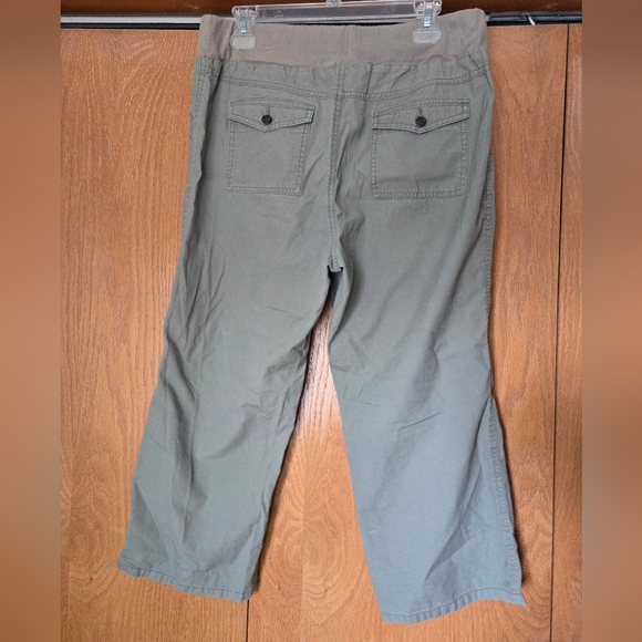 Size M Olive Maternity Capris - Picture 2 of 4
